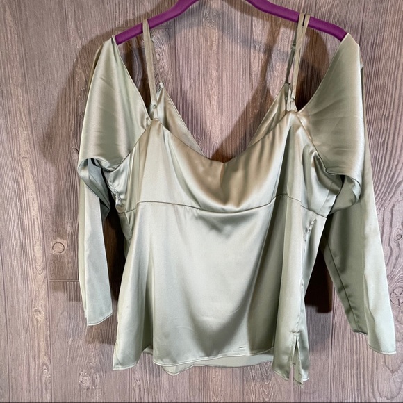 WAYF cold shoulder satin blouse sage green  Size M NWT - Picture 2 of 5